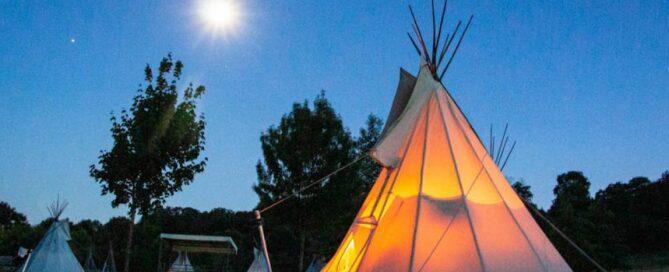 Dormir dans un tipi : mon adresse la plus authentique !